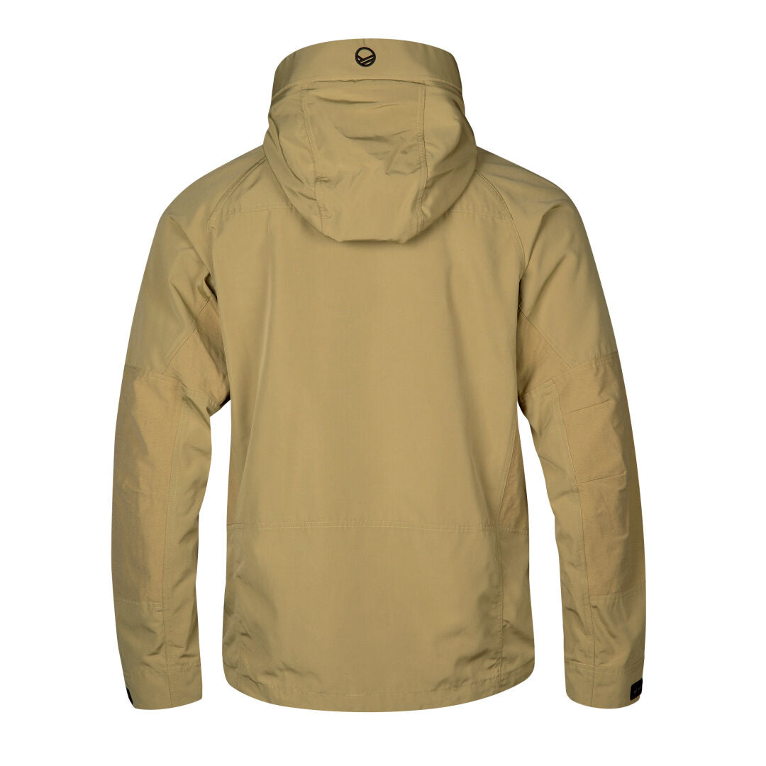 Abgebildet ist eine hellbraune Halti Hiker Herren Ventilated Jacke von hinten mit langen Ärmeln, Kapuze und Logo oben in der Mitte.