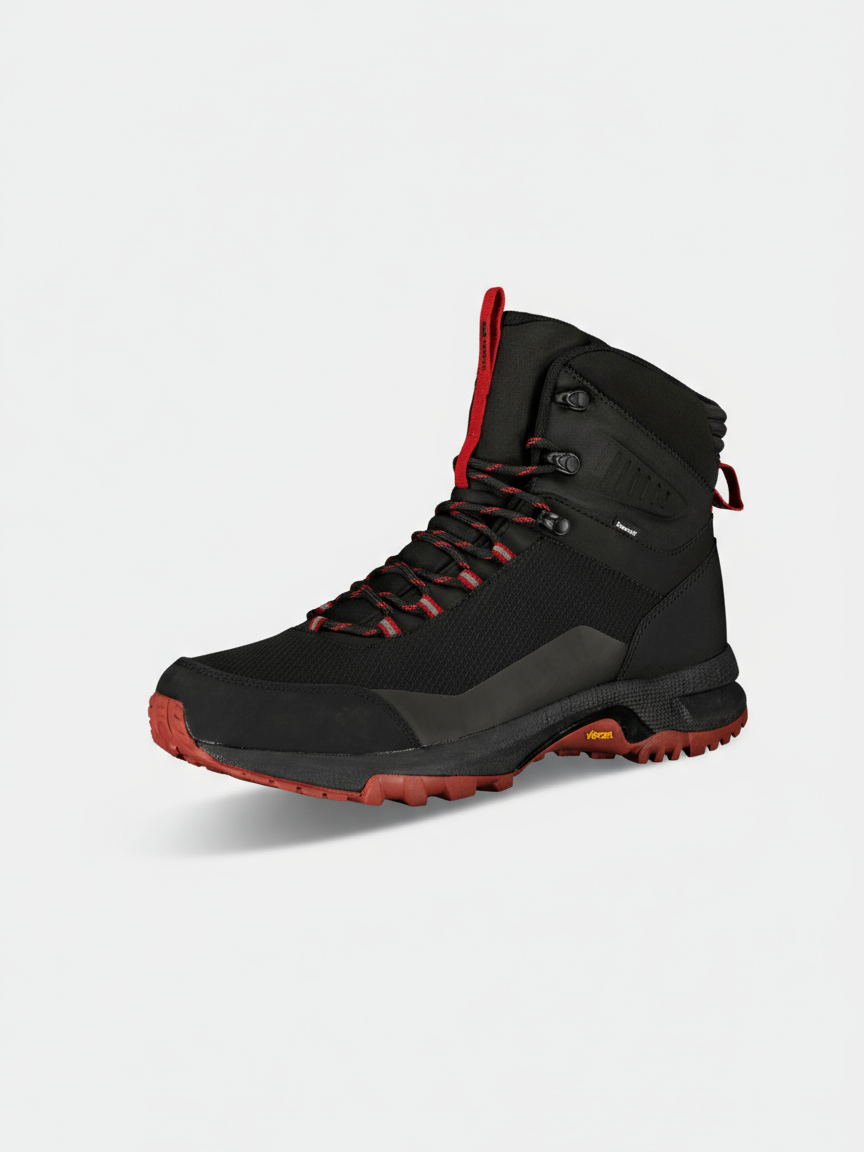 Die Halti Rorvik Herren Mid DrymaxX Trekkingschuhe in schwarz mit roten Akzenten und Vibram Sohle auf weißem Grund.
