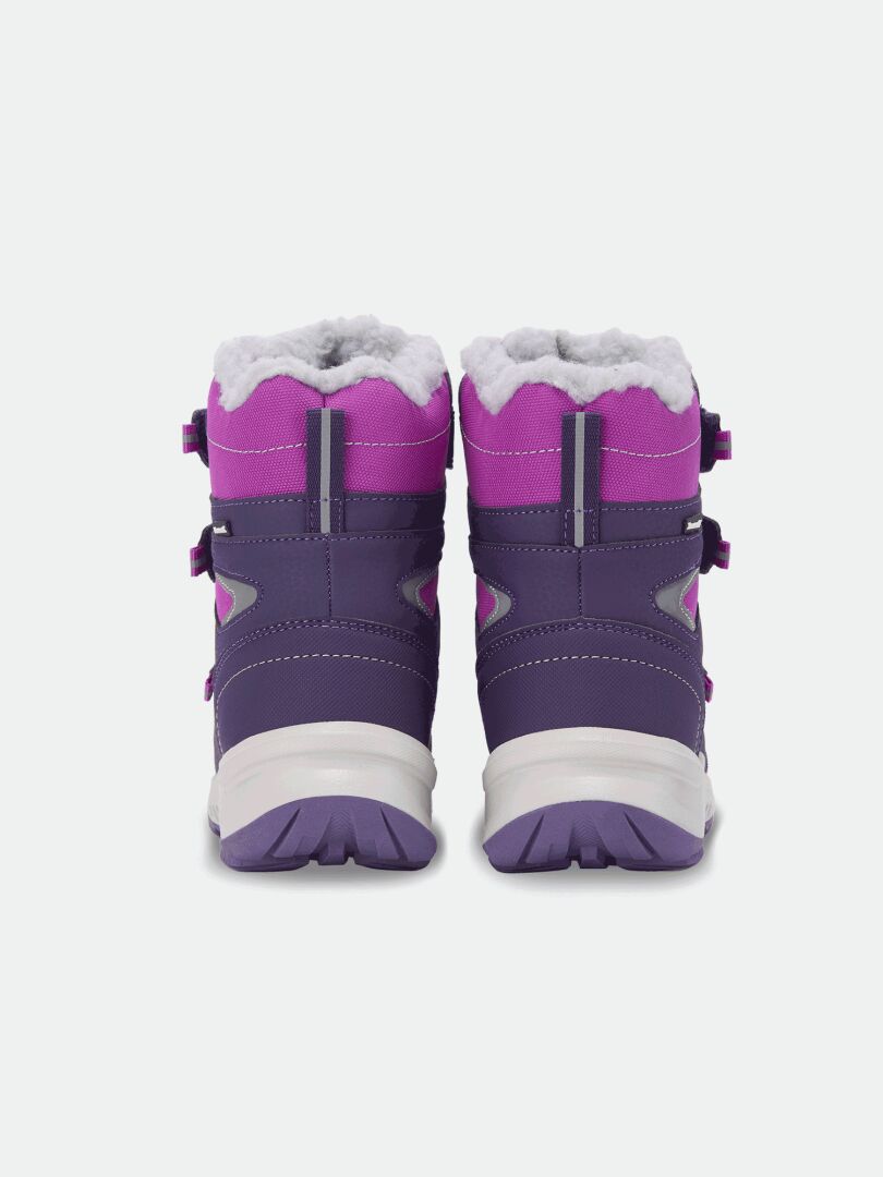 Halti Reiss 3 DX Winterschuhe für Kinder: warme Stiefel mit grauer Sohle und rosa Futter; Rückansicht auf weißem Hintergrund.