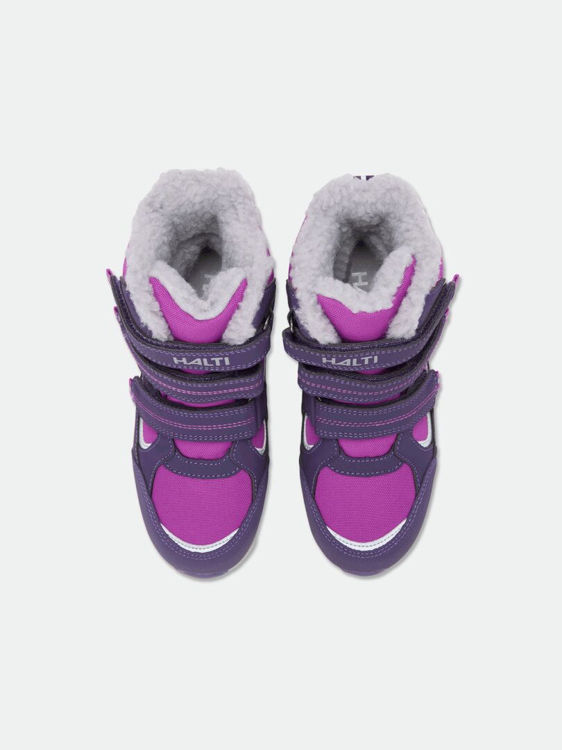 Halti Reiss 3 DX Winterschuhe für Kinder in Lila, Rosa und Grau mit Kunstfellfutter und reflektierenden Sicherheitsdetails.