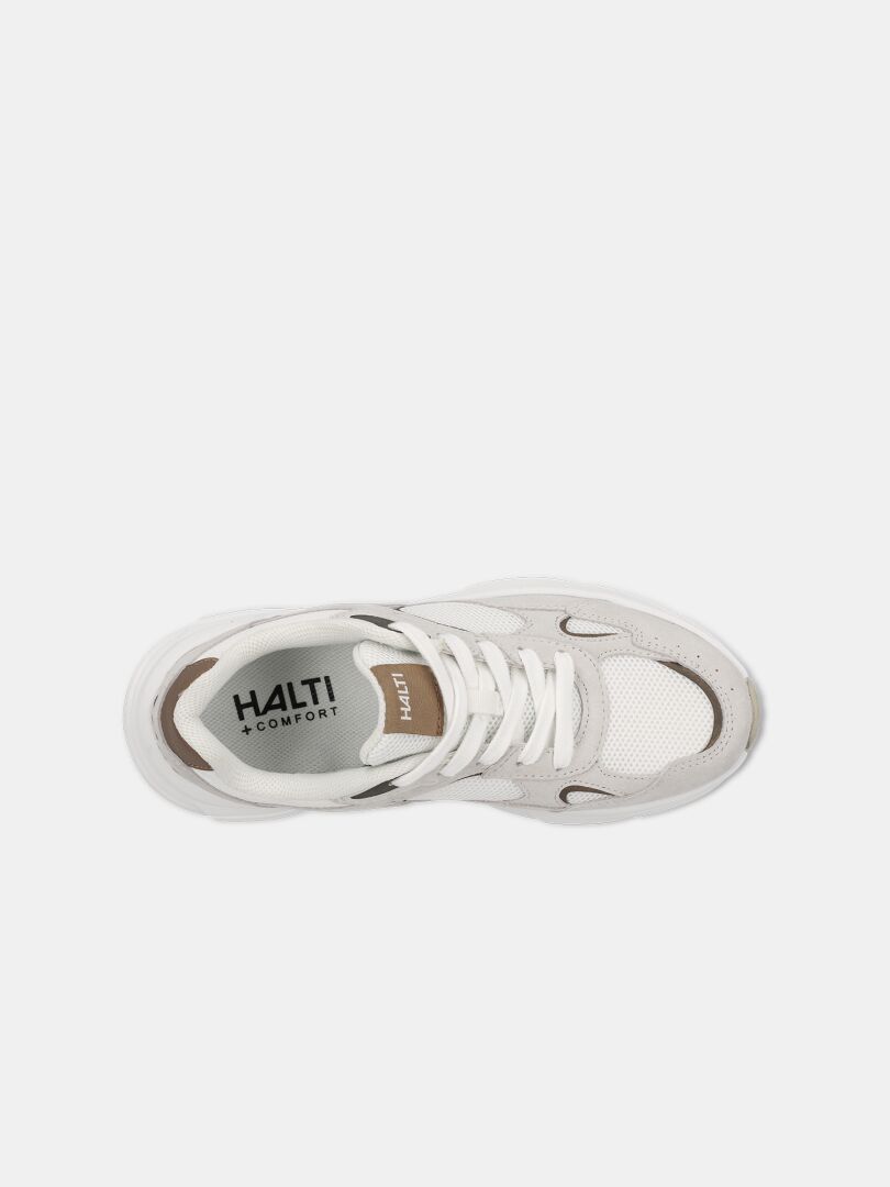 Draufsicht auf den Tove Sneaker Damen von Halti mit weißen Schnürsenkeln und braunen Akzenten.