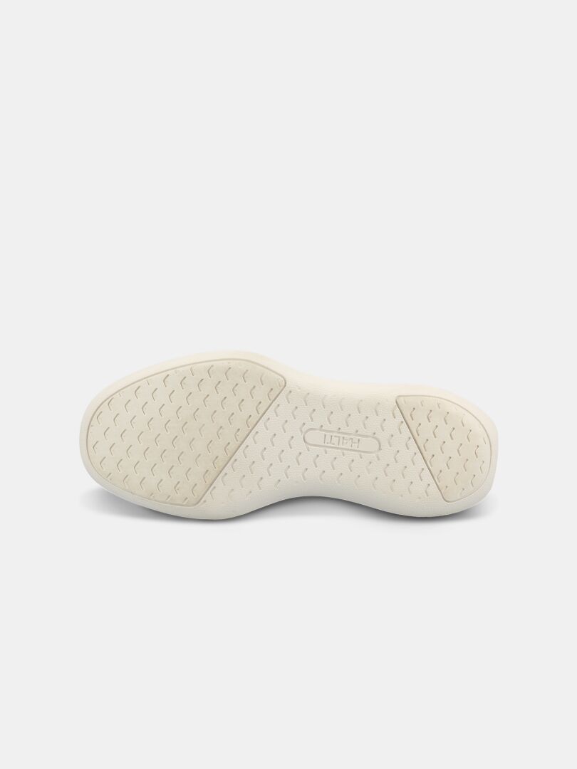 Die Unterseite eines weißen Halti Snabb 2 StepIn Sneaker Damen mit einer leicht strukturierten Sohle und LIFT-Prägung in der Mitte.