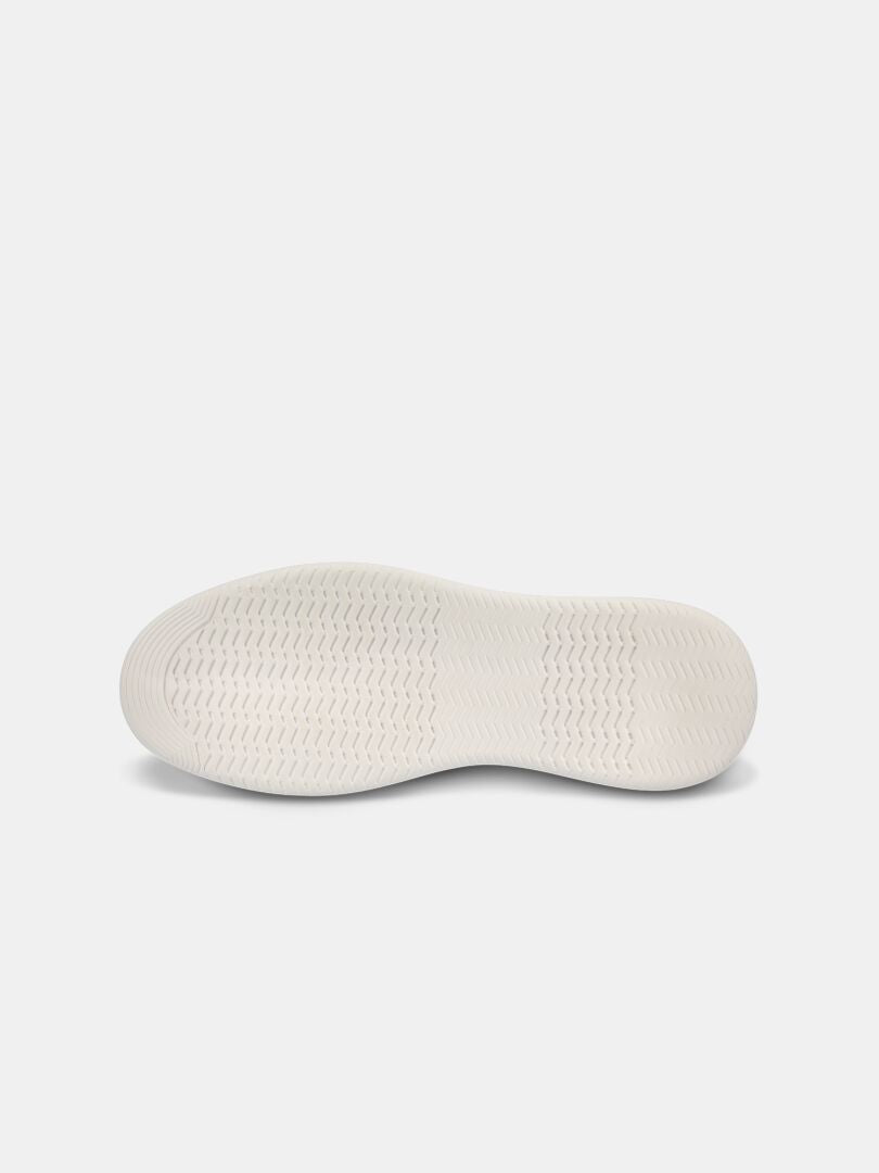 Unteransicht der Halti Lido Canvas Schuhe Herren Sohle mit wellenförmigem Profil auf einfarbig weißem Hintergrund.