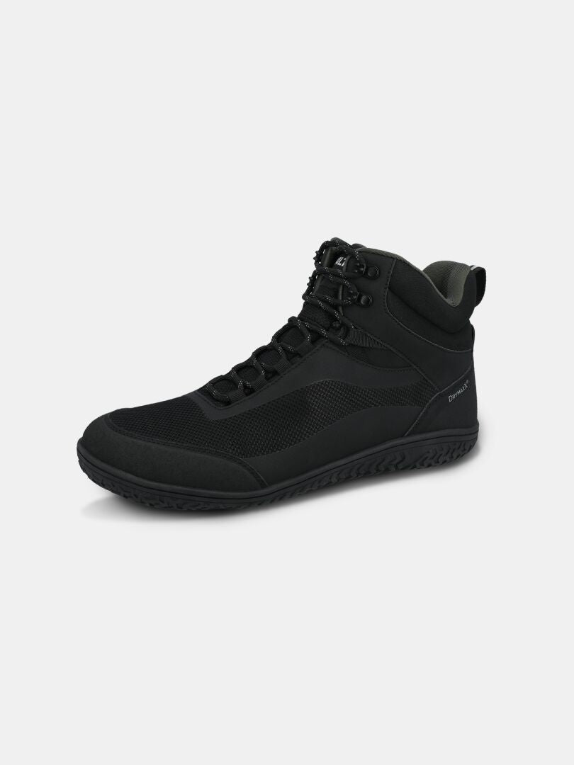 Halti Tuntuma Mid DX Barfußschuh für Herren: schwarz, Mesh-Details, strukturierte Sohle, DrymaxX®-Membran, heller Hintergrund.