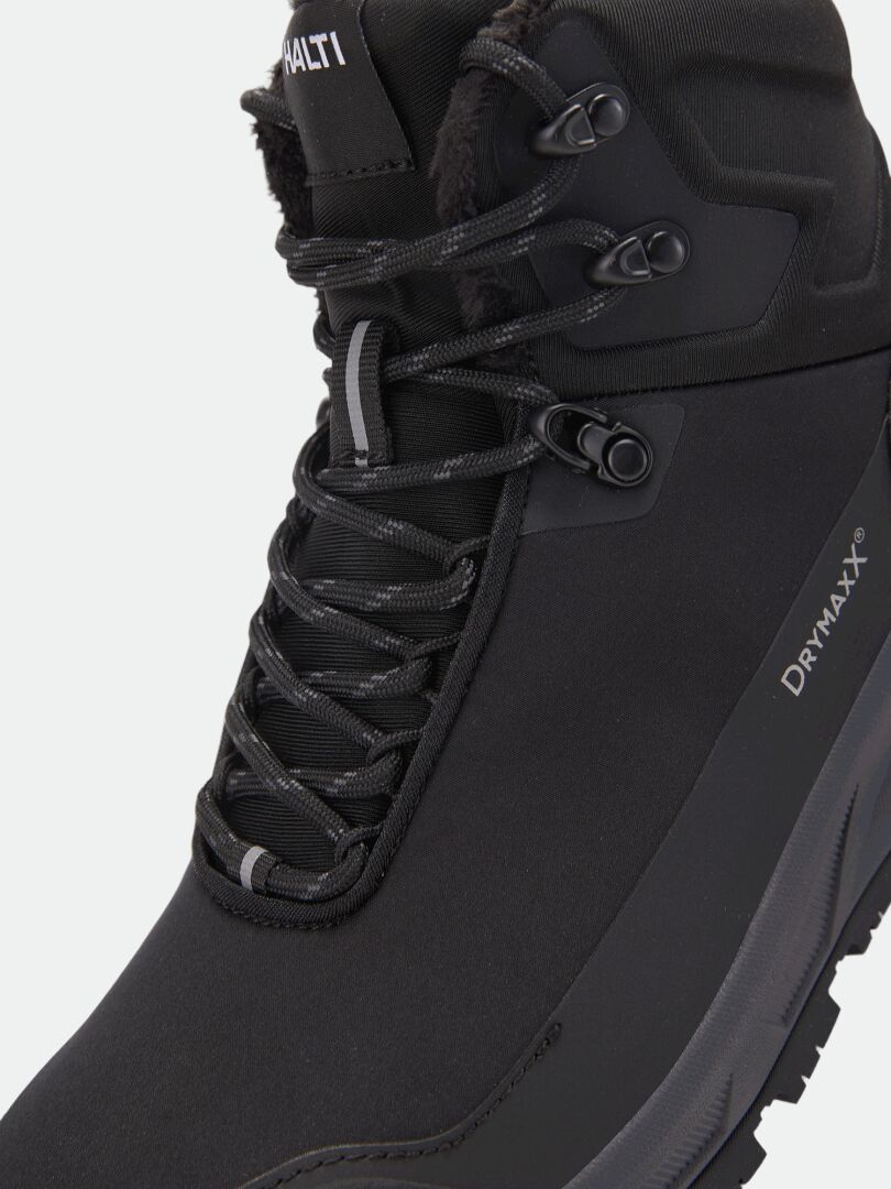 Nahaufnahme eines schwarzen, wasserdichten Tunturi Mid DX IC Unisex-Schnürstiefels mit Kunstfellfutter und DrymaxX-Label.