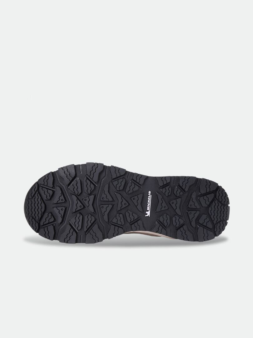 Schwarze Laufsohle des Halti Mukluk DX IC Winterstiefels für Damen mit einem tiefen, strukturierten Michelin Friction Ice Control-Profil.
