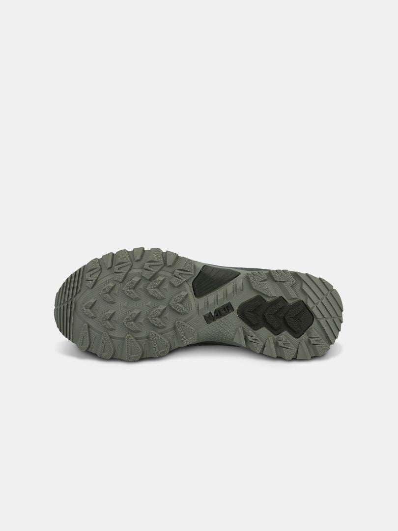 Halti Fara 4 DX Mid Herren-Wanderschuh mit robuster GripmaxX Trail-Sohle, abgebildet vor einem schlichten weißen Hintergrund.
