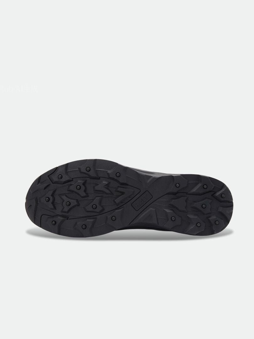 Schwarze Laufsohle der Lynx Mid 2 DX Freelock Spikeschuhe für Herren mit einer strukturierten GripmaxX-Laufsohle und Metallspikes.