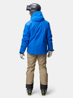Mann in Halti Vertica DX Skijacke Herren mit Primaloft Silver, wasser- und winddicht, vor weißem Hintergrund.