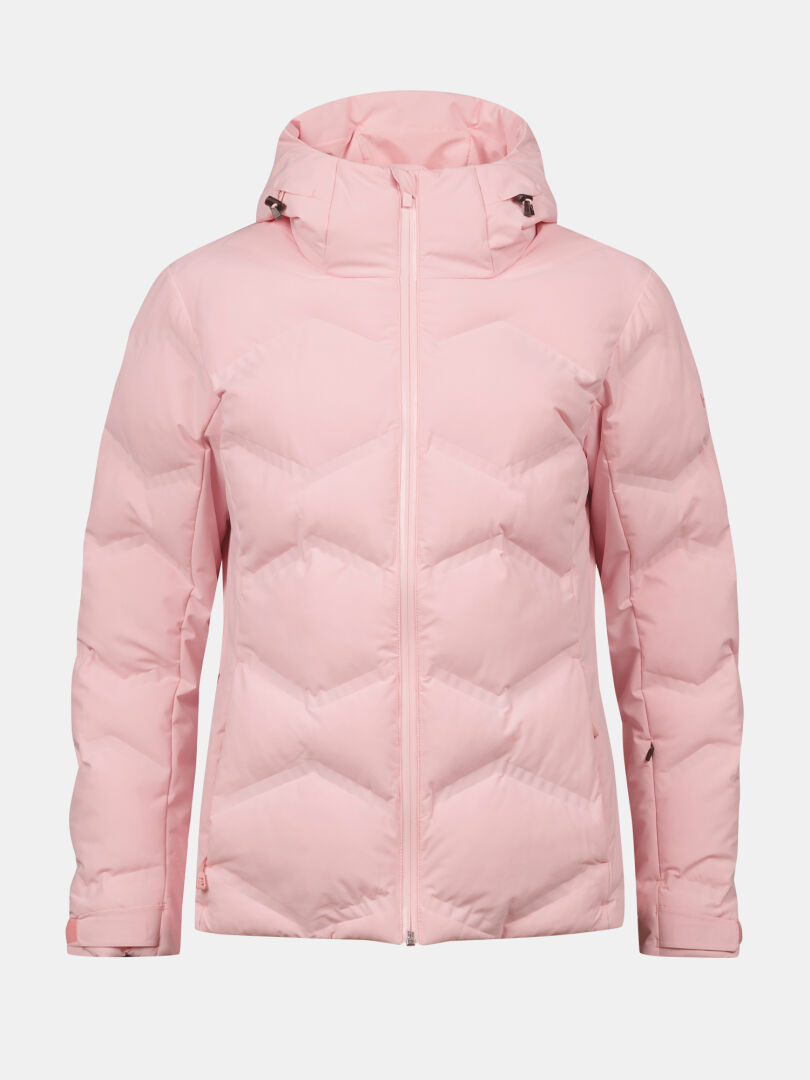 Halti Nordic Arcty II Damen Skijacke in Light Pink mit Kapuze, Frontreißverschluss & Chevron-Stitching auf weißem Hintergrund.