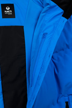 Nahaufnahme der Halti Nordic Arcty II Skijacke Herren in blau mit einer Reißverschlusstasche und einem Innenetikett von Halti.