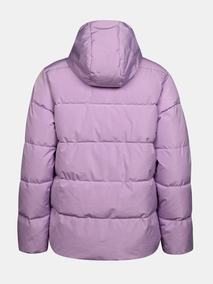 Rückansicht der Halti Ascloud Puffer Skijacke für Damen in Hellviolett mit Kapuze, abgebildet vor einem einfarbigen weißen Hintergrund.