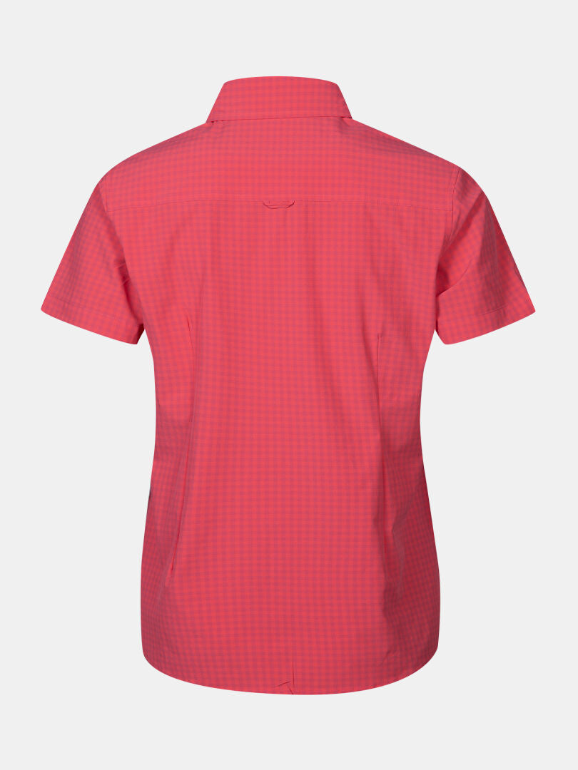 Rückenansicht von Halti Samoy Funktionshemd Damen in rosa Karo, mit Kragen, vor einfarbigem Hintergrund.
