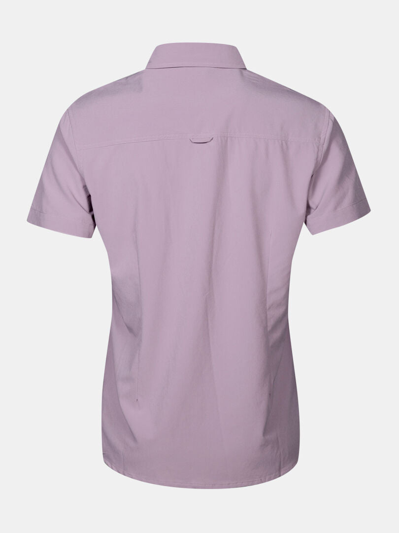 Halti Samoy Funktionshemd Damen: kurzärmeliges, hellviolettes T-Shirt mit Kragen, von hinten auf weiß.