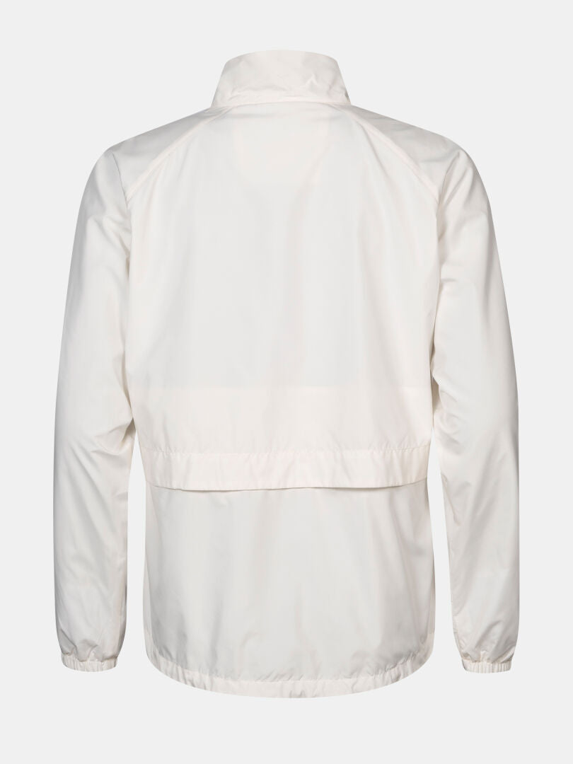 Die Halti Saime Windbreaker Jacke Damen ist weiß, winddicht, mit langen Ärmeln und aus recycelten Materialien.