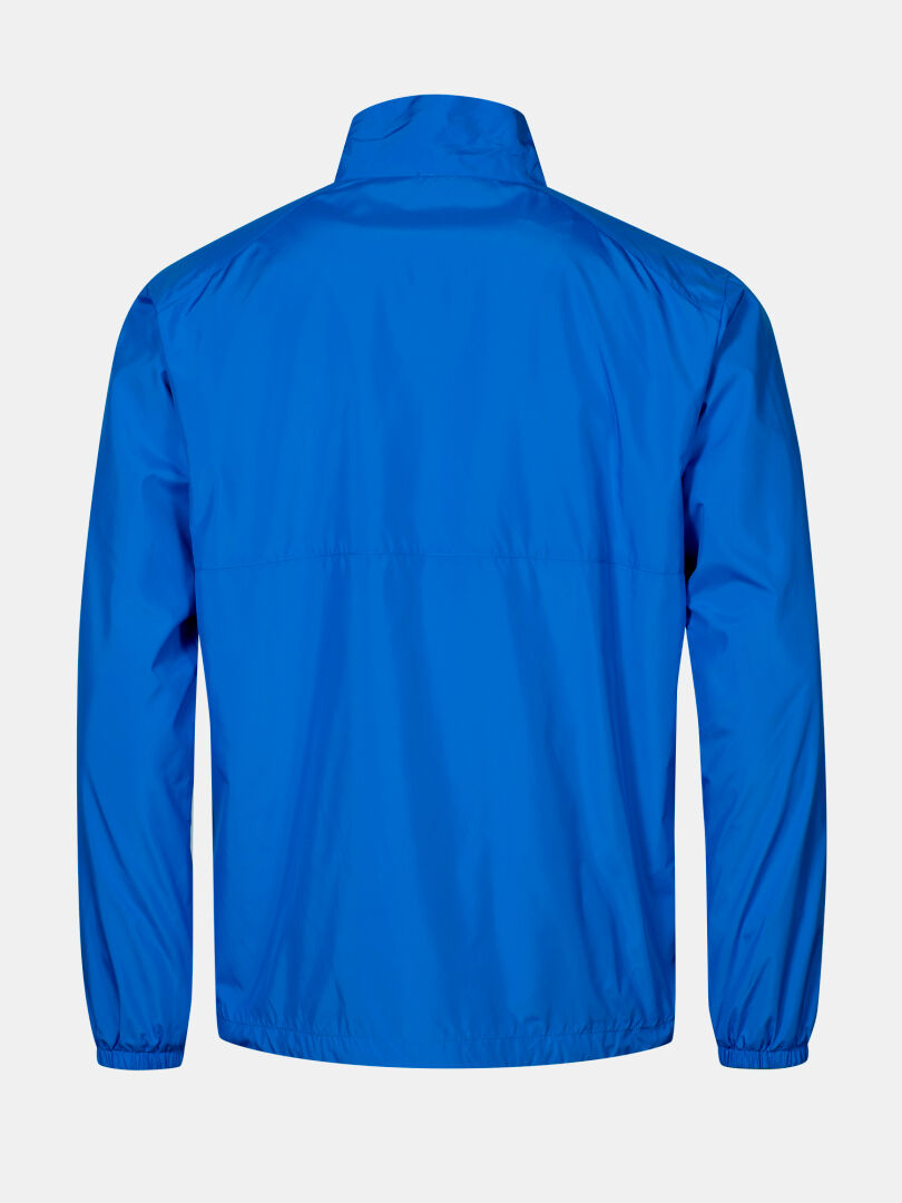 Die Halti Saime Windbreakerjacke Herren in blau, von hinten gesehen, hat elastische Bündchen und einen hohen Kragen.