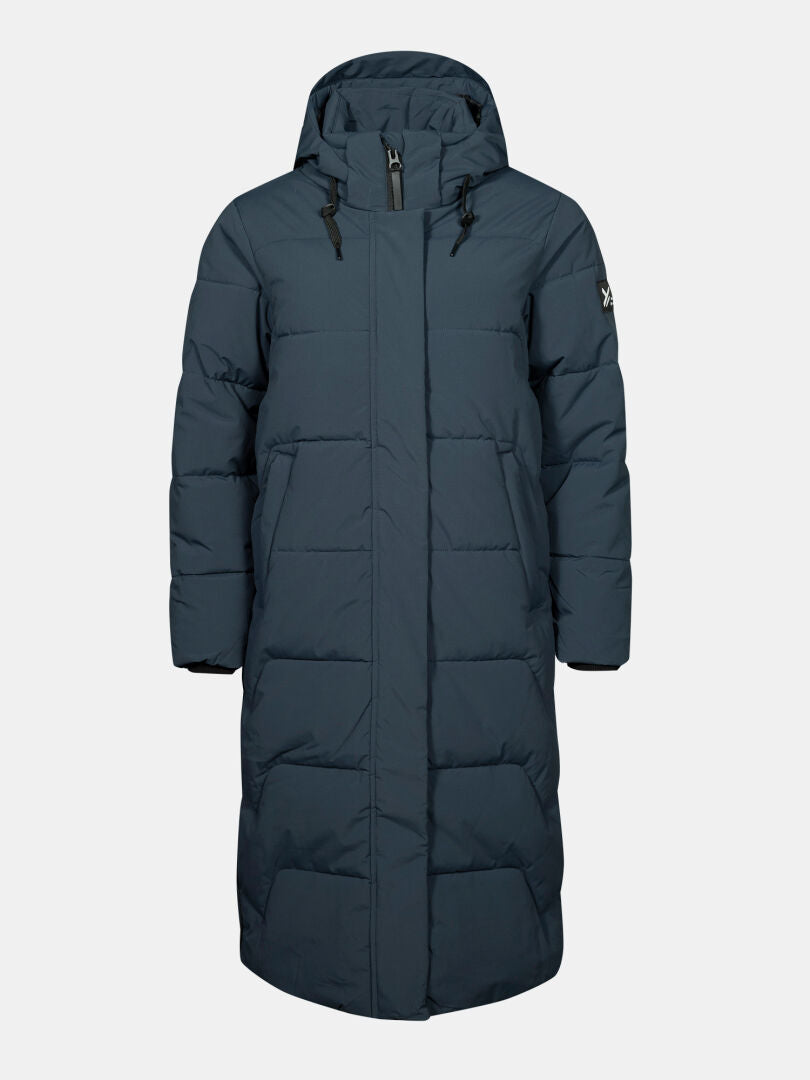 Die Brahe Puffer Long Winterjacke Damen von Halti ist lang, dunkelblau, gesteppt und aus recyceltem Polyester.
