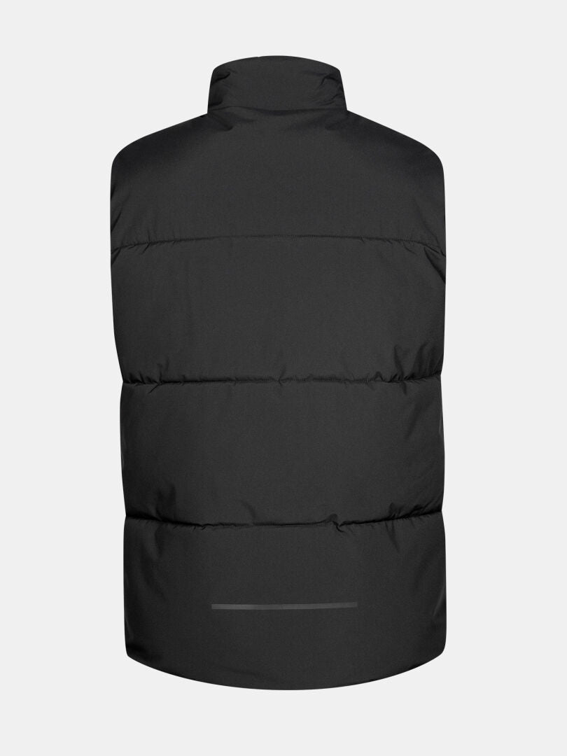 Die Halti Penger Classic Puffer Weste Herren aus recyceltem Polyester, schwarz, von hinten vor grauem Hintergrund.