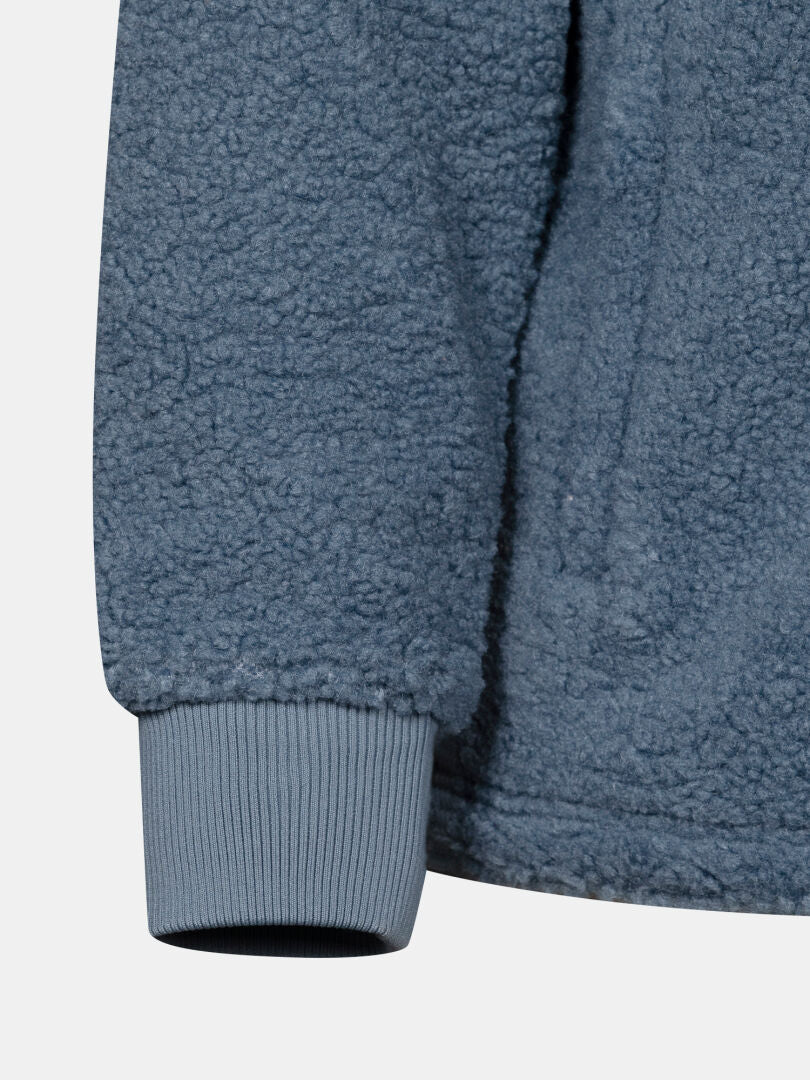 Nahaufnahme eines Ärmels der Halti Lykky Fleece-Jacke für Herren, die den gerippten Ärmelbund und die weiche Fleece-Struktur zeigt.