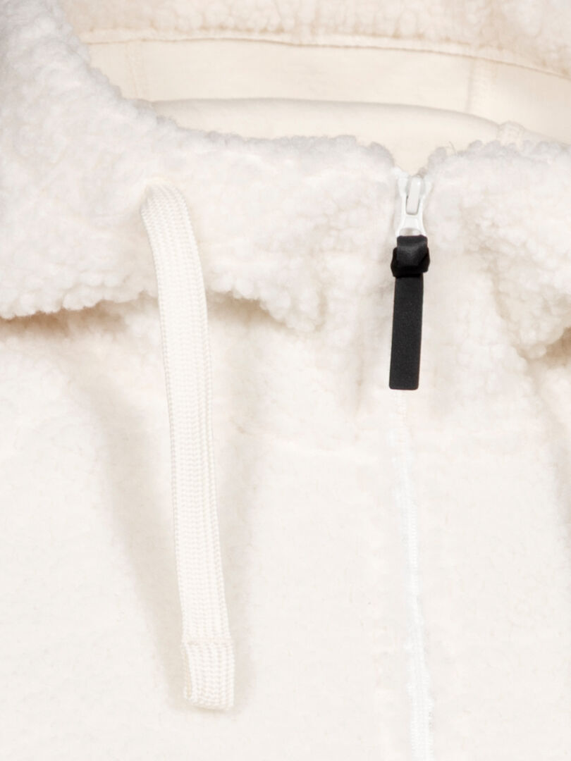 Nahaufnahme des Lykky Fleecepullover Damen von Halti mit schwarzer Reißverschluss-Zuglasche und weißem Kordelzug.