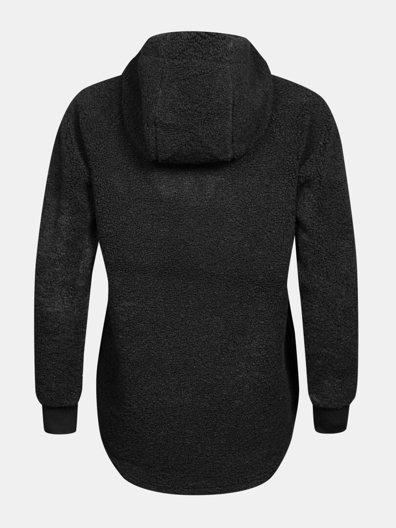 Rückansicht des Halti Lykky Fleecepullover Damen, eines schwarzen Hoodies mit gerippten Bündchen, abgebildet vor einem einfarbigen Hintergrund.