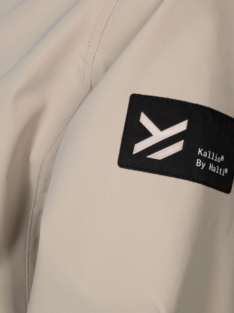 Nahaufnahme einer beigen Tokoi DX Jacke Damen von Halti mit schwarzem 