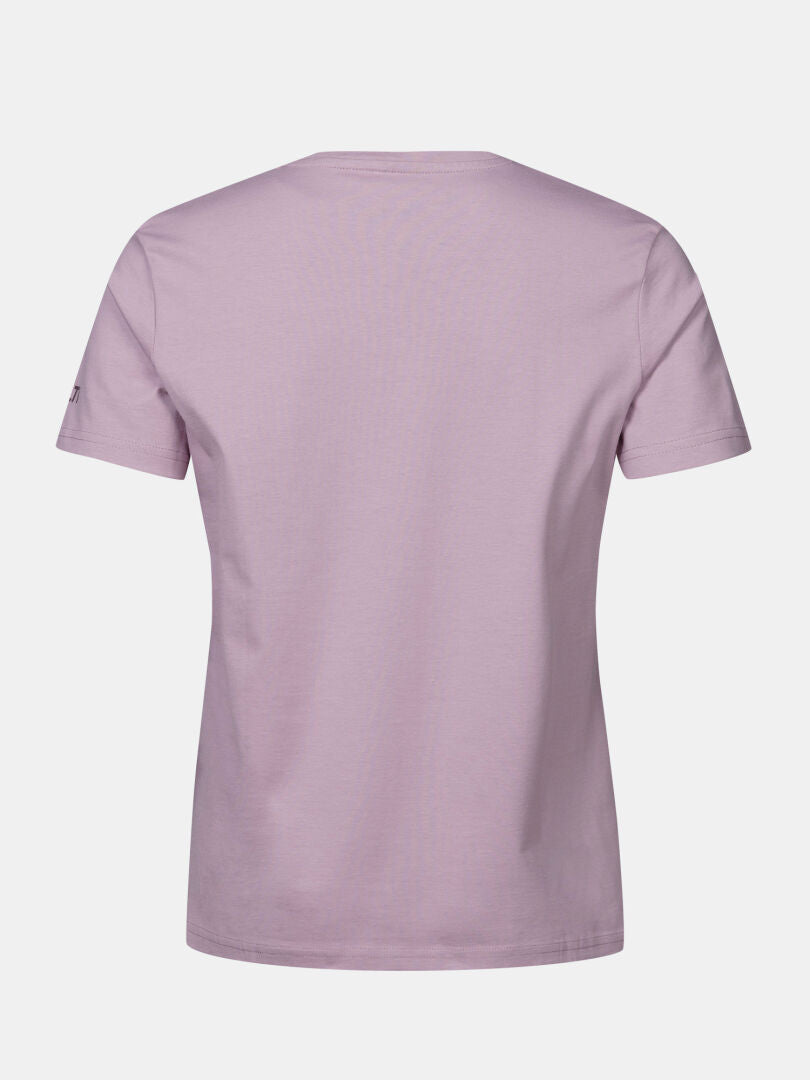 Rückenansicht des Halti Matka II Damen Bio-Baumwoll T-Shirt in hellviolett, kurzärmelig, auf weißem Hintergrund.