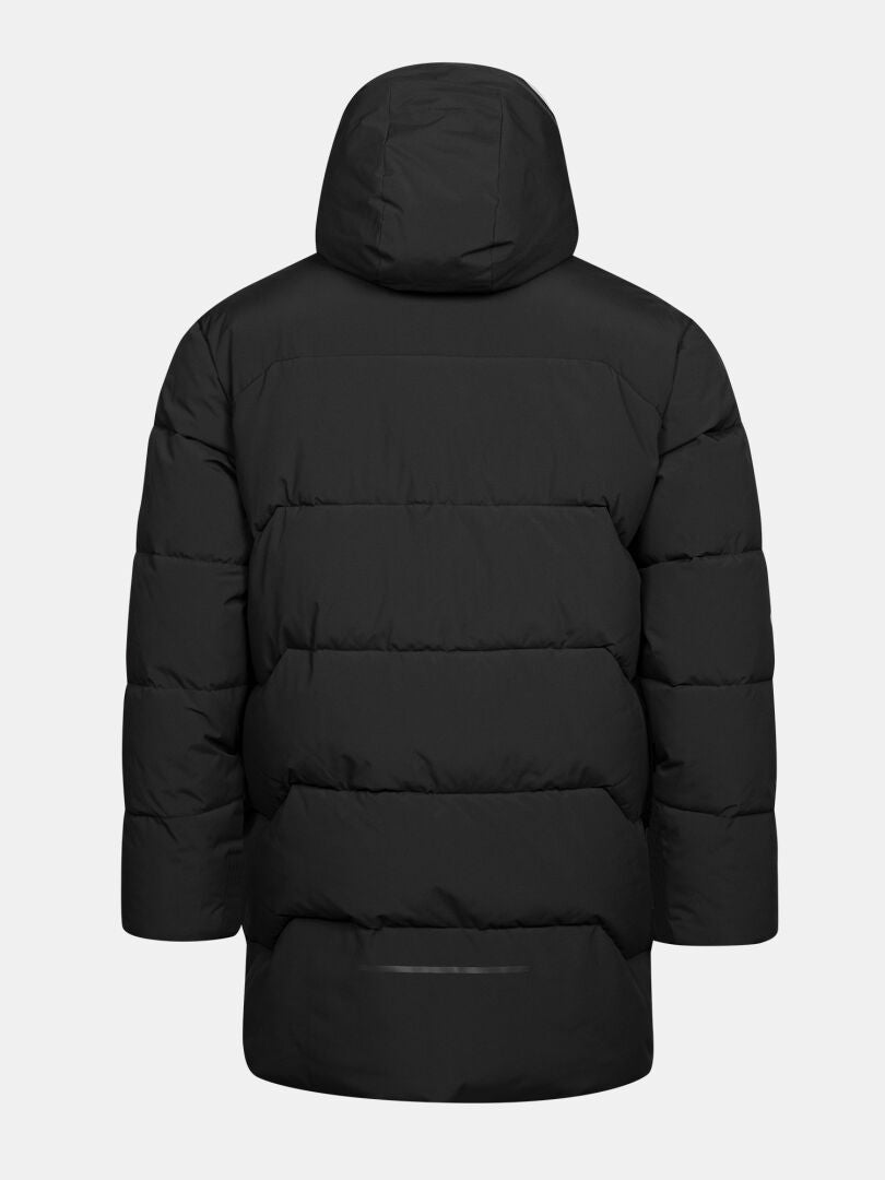 Halti Brahe Puffer-Parka für Herren in Schwarz (DrymaxX), mit Kapuze, von hinten vor einem einfarbigen hellen Hintergrund abgebildet.