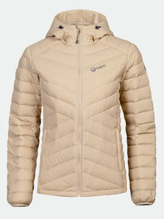 Halti Huippu Daunenjacke Damen: Beige, leicht, mit Kapuze, Pertex Quantum Ripstop und Logo auf der Brust.