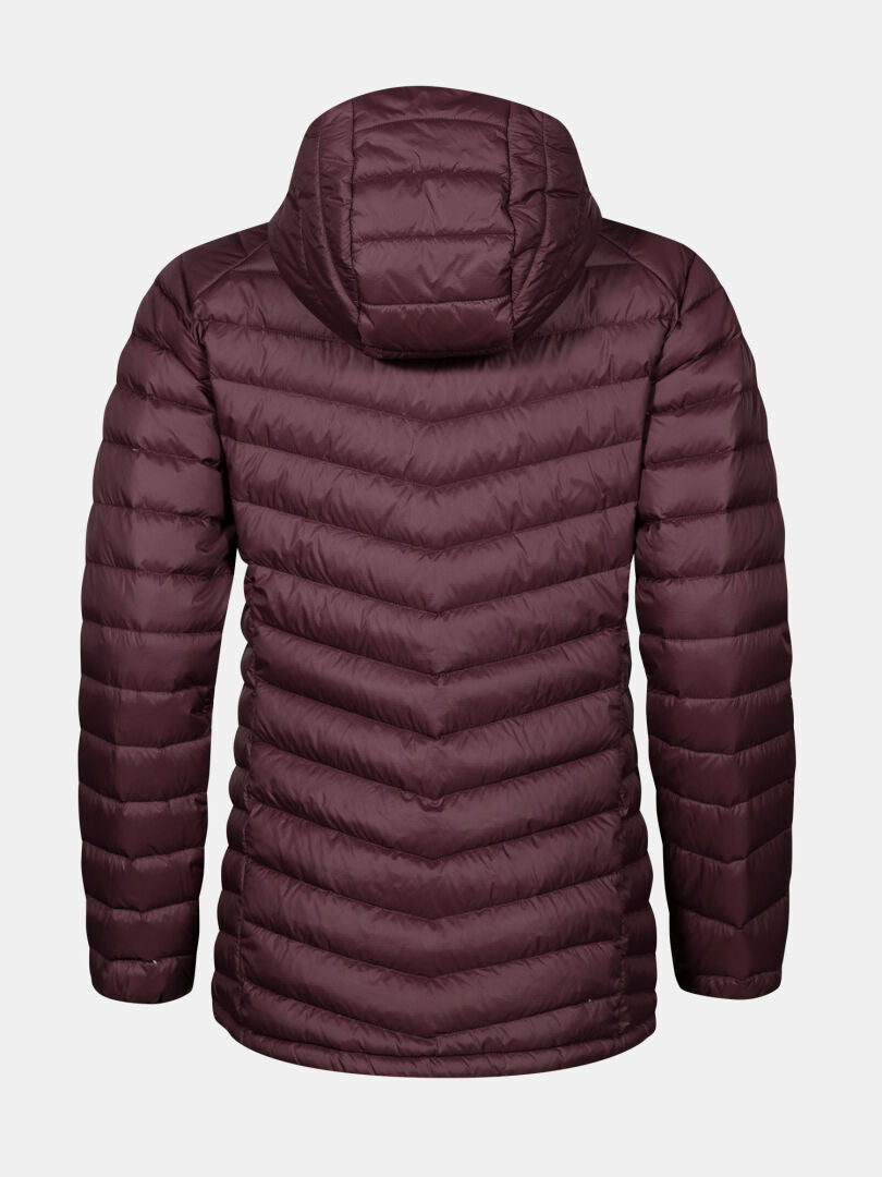 Die Halti Huippu Mid Daunenjacke Damen in kastanienbraun mit Kapuze, ideal als leichte Damenjacke für Outdoor-Aktivitäten.