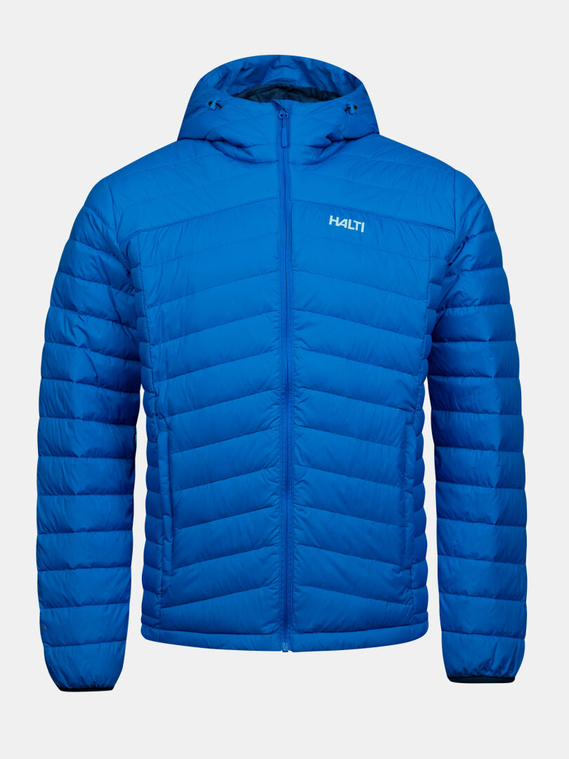 Leuchtend blaue Halti Huippu Untuvia Daunenjacke für Herren – eine Daunenjacke mit Kapuze, Frontreißverschluss und horizontaler Steppung.
