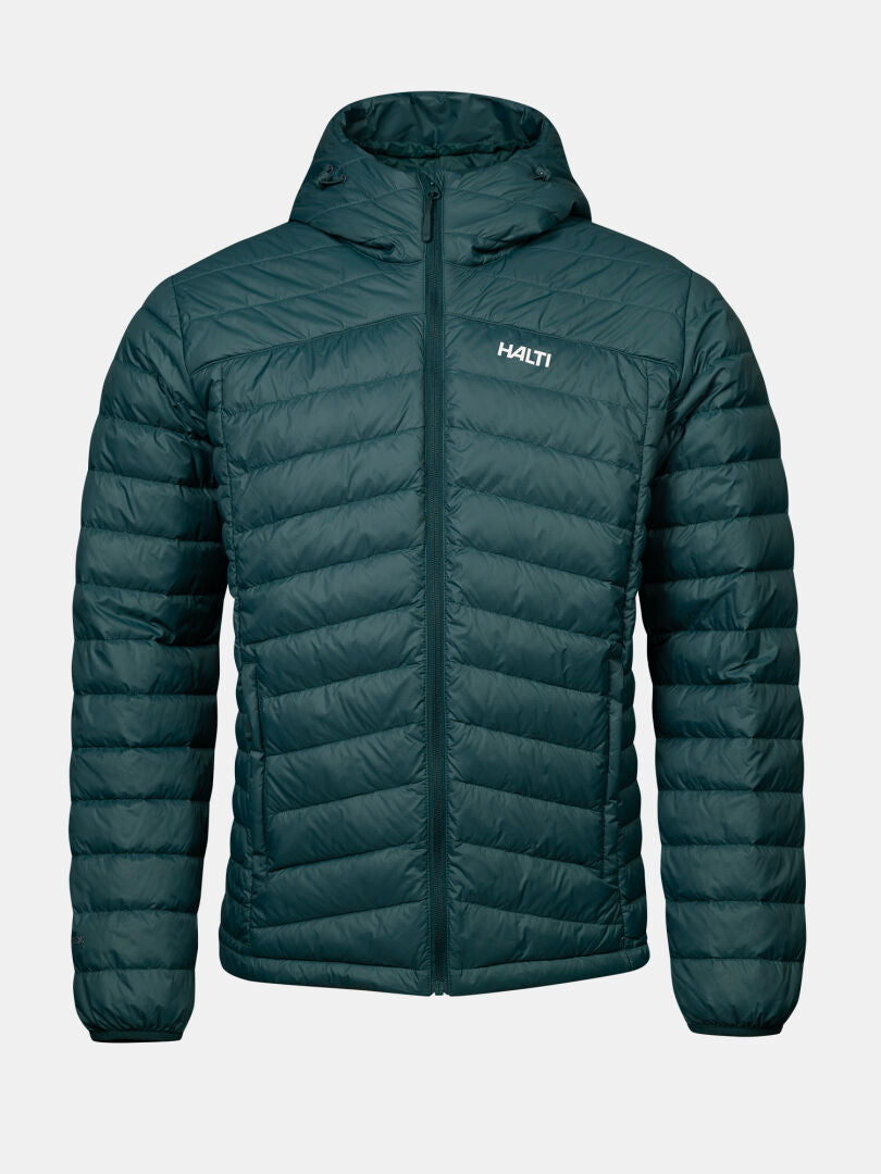 Dunkelgrüne Halti Huippu Untuvia Daunenjacke für Herren – eine Daunenjacke mit Kapuze und Frontreißverschluss, ideal für Outdoor-Aktivitäten.