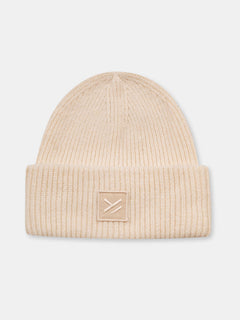 Halti Huurre Mütze: Beigefarbene Mütze mit Rippenstrick, umgeschlagener Krempe und minimalistischem Logoaufnäher vorne.