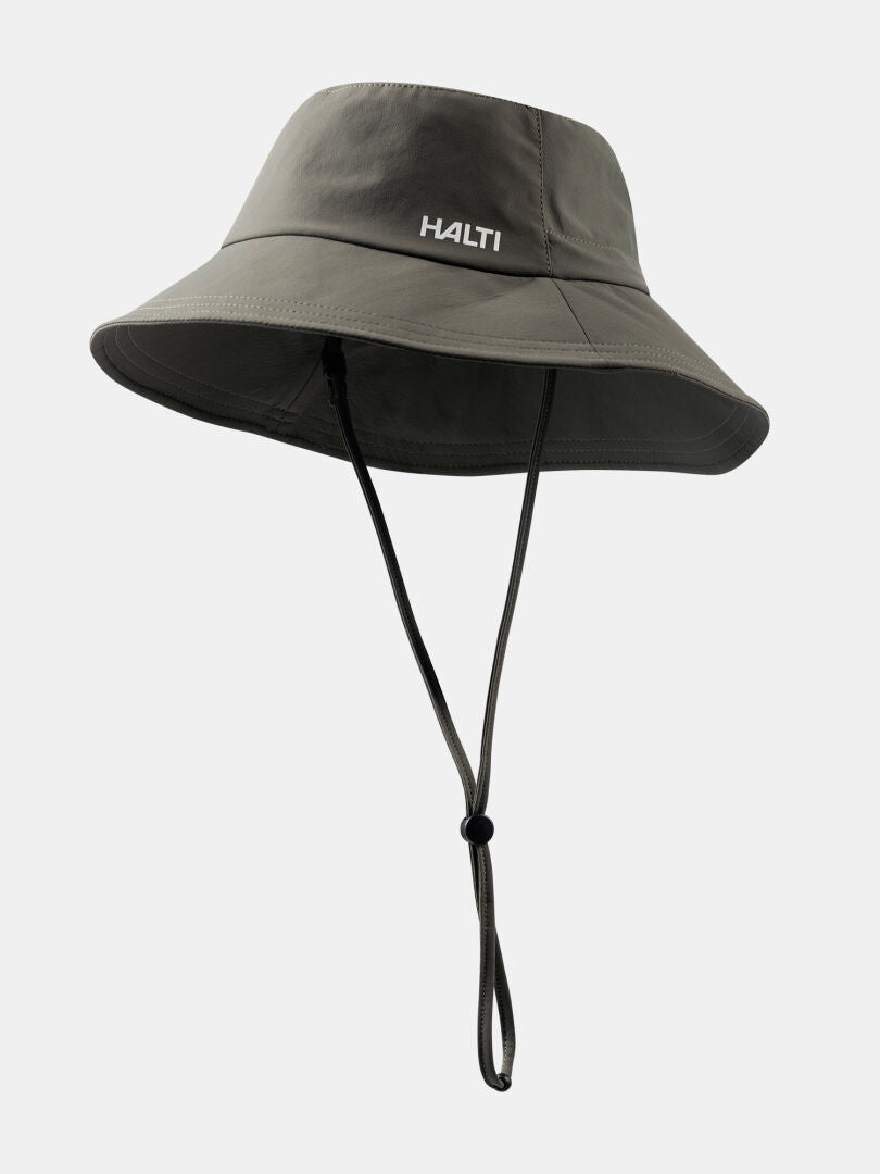 Halti Luovi Hut: grauer Outdoor-Schalenhut mit Kinnband, HALTI-Logo und Sonnenschutz UPF 90+.