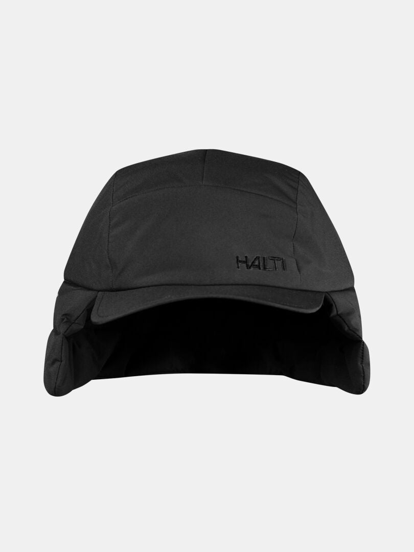 Halti Huove Puffy Hut, schwarz mit Ohrenklappen und Haiti-Stickerei, ideal für den Einsatz im Freien, auf einfarbigem Hintergrund.