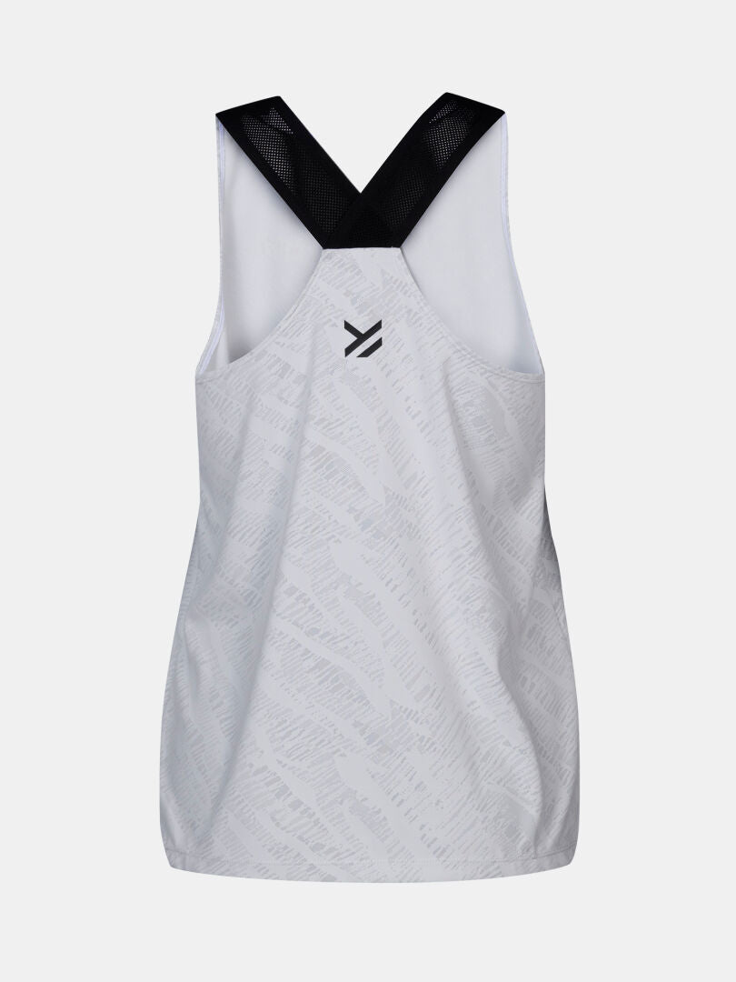 Das Halti Oulanka Trainingstop Damen ist weiß mit einem dezenten Muster und schwarzen, gekreuzten Trägern auf der Rückseite.