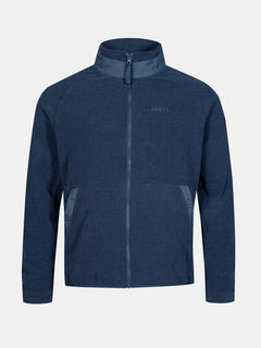 Halti Soolo Midlayer Jacke Herren in blau mit hohem Kragen, strukturiertem Stoff und zwei Taschen auf weißem Grund.