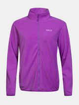 Die Halti Rockmoon Fleecejacke für Damen ist eine violette, warme Outdoor-Jacke mit hohem Kragen und Logo, ideal für kühle Tage.